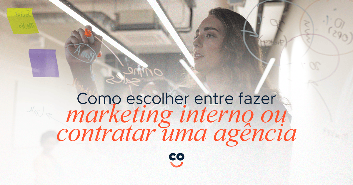 Descubra se vale mais a pena investir em marketing interno ou contratar uma agência. Guia prático com vantagens e estratégias da Co.Crie em Limeira-SP.
